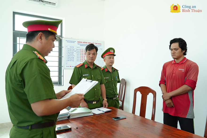 Một giám đốc bị Công an Bình Thuận bắt tạm giam vì tham ô tài sản- Ảnh 1.